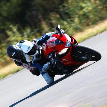 Baptême Moto sur Circuit proche Circuit de Chenevières Baptême Moto sur Circuit proche Circuit de Chenevières