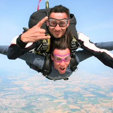 Aérodrome de Niort - Marais Poitevin, à 1h de La Rochelle, Charente maritime (17) - Saut en parachute Aérodrome de Niort - Marais Poitevin, à 1h de La Rochelle, Charente maritime (17) - Saut en parachute
