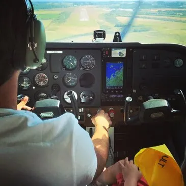 Vol d'Initiation au Pilotage d'Avion à Rennes Vol d'Initiation au Pilotage d'Avion à Rennes