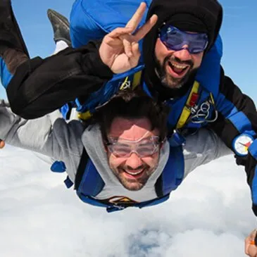 Aérodrome de Chalon-Champforgeuil, à 50 min de Dijon, Côte d'or (21) - Saut en parachute Aérodrome de Chalon-Champforgeuil, à 50 min de Dijon, Côte d'or (21) - Saut en parachute