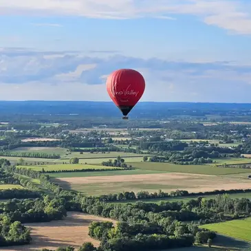 Baptême de l'air montgolfière proche Epannes, à 40 min de Fontenay-le-Comte Baptême de l'air montgolfière proche Epannes, à 40 min de Fontenay-le-Comte
