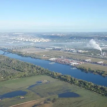 Baptême en Paramoteur près du Havre - Survol de la Seine en région Normandie Baptême en Paramoteur près du Havre - Survol de la Seine en région Normandie
