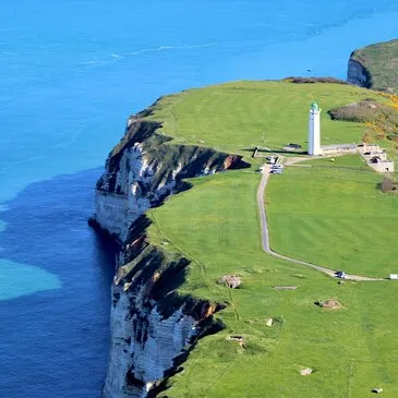 Baptême en Paramoteur - Survol des Falaises d'Etretat en région Normandie Baptême en Paramoteur - Survol des Falaises d'Etretat en région Normandie