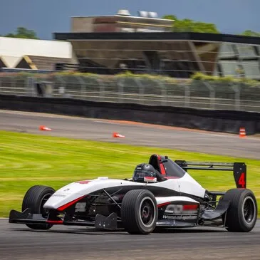Stage en Formule Renault 2000 - Circuit de Bresse en région Bourgogne