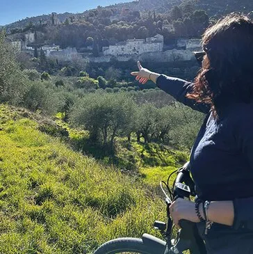 Balade en Vélo Electrique dans le Luberon en région PACA et Corse