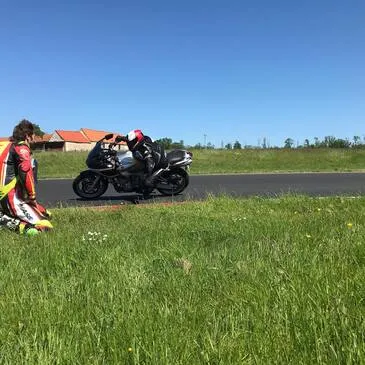 Stage de pilotage moto proche Circuit de Magny-Cours Stage de pilotage moto proche Circuit de Magny-Cours