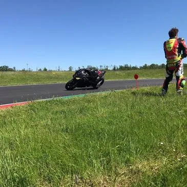 Stage Coaching avec votre Moto - Circuit de Magny-Cours en région Bourgogne Stage Coaching avec votre Moto - Circuit de Magny-Cours en région Bourgogne