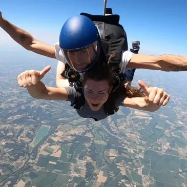 Saut en Parachute en Tandem à Pau Saut en Parachute en Tandem à Pau