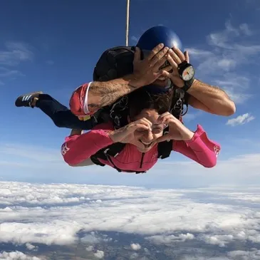 Aérodrome de Lasclaveries, Pyrénées atlantiques (64) - Saut en parachute Aérodrome de Lasclaveries, Pyrénées atlantiques (64) - Saut en parachute
