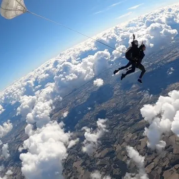 Aérodrome de Lasclaveries, à 50 min de Tarbes, Hautes pyrénées (65) - Saut en parachute Aérodrome de Lasclaveries, à 50 min de Tarbes, Hautes pyrénées (65) - Saut en parachute