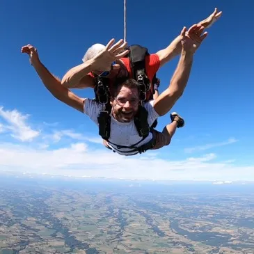 Aérodrome de Lasclaveries, à 1h30 de Biarritz, Pyrénées atlantiques (64) - Saut en parachute