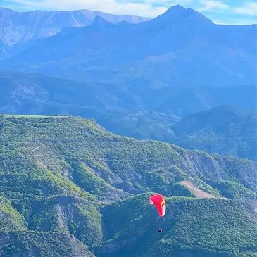 Digne-les-Bains, Alpes de Haute Provence (04) - Baptême en parapente Digne-les-Bains, Alpes de Haute Provence (04) - Baptême en parapente
