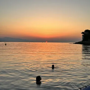 Balade en Bateau au Coucher de Soleil à Nice Balade en Bateau au Coucher de Soleil à Nice
