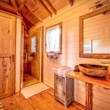 Cabane dans les Arbres avec Jacuzzi Privatif près de Montauban en région Midi-Pyrénées Cabane dans les Arbres avec Jacuzzi Privatif près de Montauban en région Midi-Pyrénées