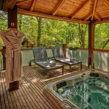 Nuit en Chalet avec Jacuzzi Privatif près de Montauban Nuit en Chalet avec Jacuzzi Privatif près de Montauban
