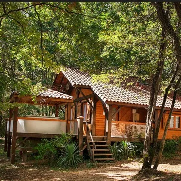 Nuit en Chalet avec Jacuzzi Privatif près de Montauban Nuit en Chalet avec Jacuzzi Privatif près de Montauban