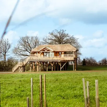 Nuit en Cabane sur Pilotis avec Jacuzzi Privatif près de Laval Nuit en Cabane sur Pilotis avec Jacuzzi Privatif près de Laval