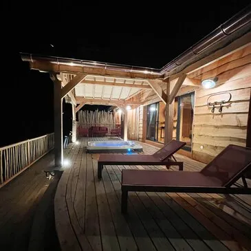 Nuit en Cabane sur Pilotis avec Jacuzzi Privatif près de Laval Nuit en Cabane sur Pilotis avec Jacuzzi Privatif près de Laval