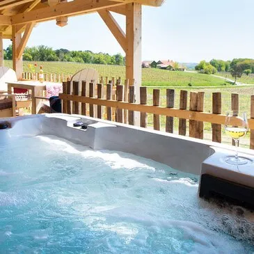 Nuit en Cabane avec Spa Privatif à Monbazillac Nuit en Cabane avec Spa Privatif à Monbazillac