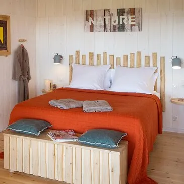 Nuit en Cabane avec Spa Privatif à Monbazillac en région Aquitaine Nuit en Cabane avec Spa Privatif à Monbazillac en région Aquitaine