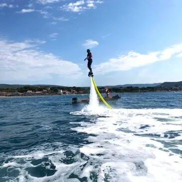 Flyboard proche Saint-Cyr-sur-Mer, à 35 min de Marseille Flyboard proche Saint-Cyr-sur-Mer, à 35 min de Marseille