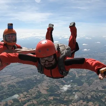 Saut d'Initiation en Parachute à Pau en région Aquitaine Saut d'Initiation en Parachute à Pau en région Aquitaine