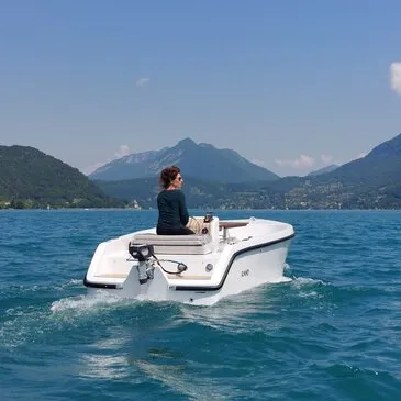 Location de Bateau sans Permis sur le Lac d'Annecy Location de Bateau sans Permis sur le Lac d'Annecy