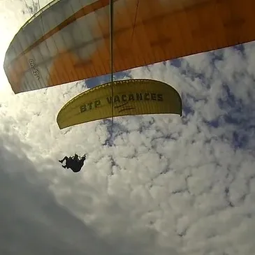 Baptême en Parapente dans les Pyrénées en région Midi-Pyrénées Baptême en Parapente dans les Pyrénées en région Midi-Pyrénées