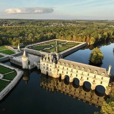 Baptême en Hélicoptère ULM près de Blois - Survol des Châteaux en région Centre Baptême en Hélicoptère ULM près de Blois - Survol des Châteaux en région Centre