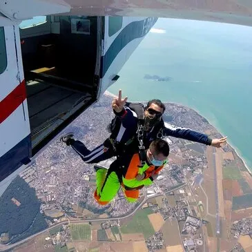 Saut en Parachute Tandem près de Caen Saut en Parachute Tandem près de Caen