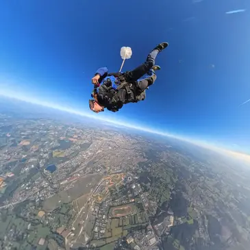 Saut en parachute proche Aéroport Le Mans Arnage, à 1h10 de Dreux Saut en parachute proche Aéroport Le Mans Arnage, à 1h10 de Dreux