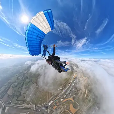 Saut en Parachute Tandem près de Dreux en région Centre Saut en Parachute Tandem près de Dreux en région Centre