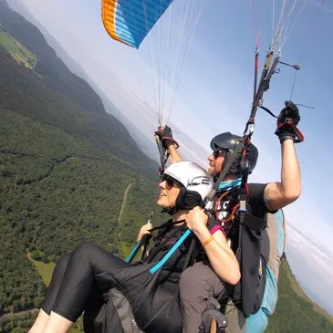 Orcines, à 20 min de Clermont-Ferrand, Puy de dôme (63) - Baptême en parapente Orcines, à 20 min de Clermont-Ferrand, Puy de dôme (63) - Baptême en parapente