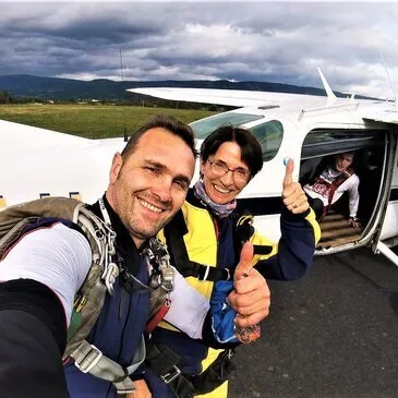 Saut en parachute, département Puy de dôme Saut en parachute, département Puy de dôme