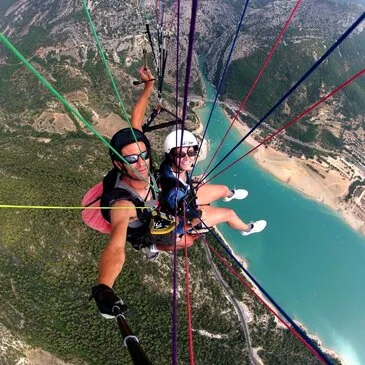 Baptême en Parapente - Survol du Lac de Sainte Croix Baptême en Parapente - Survol du Lac de Sainte Croix
