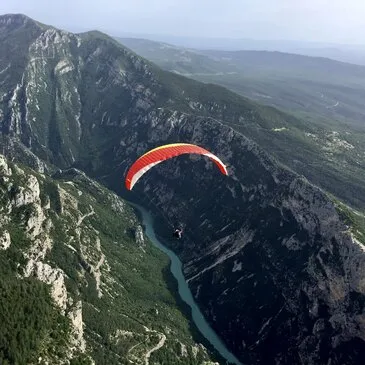 Lac de Sainte Croix, Alpes de Haute Provence (04) - Baptême en parapente Lac de Sainte Croix, Alpes de Haute Provence (04) - Baptême en parapente