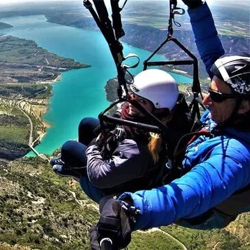 Baptême en parapente proche Lac de Sainte Croix Baptême en parapente proche Lac de Sainte Croix