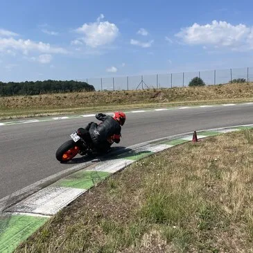 Stage de pilotage moto proche Circuit du Bourbonnais Stage de pilotage moto proche Circuit du Bourbonnais