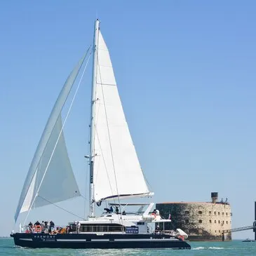 Sortie en Catamaran vers le Fort Boyard depuis La Rochelle Sortie en Catamaran vers le Fort Boyard depuis La Rochelle