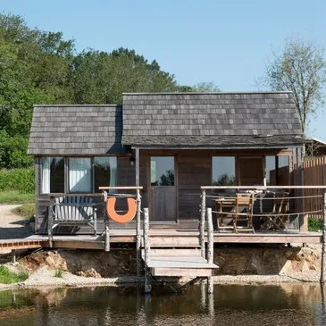 Nuit en cabane sur l'eau avec Spa Privatif près de Carnac Nuit en cabane sur l'eau avec Spa Privatif près de Carnac