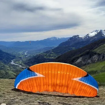 Baptême en parapente, département Hautes Alpes Baptême en parapente, département Hautes Alpes