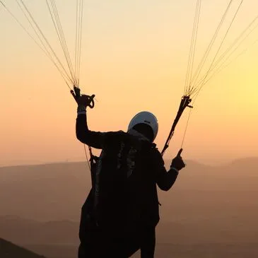 Saut en parachute en région PACA et Corse Saut en parachute en région PACA et Corse
