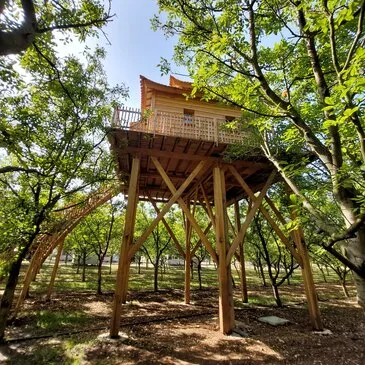 Nuit en Cabane sur Pilotis avec Spa près de Valence en région Rhône-Alpes Nuit en Cabane sur Pilotis avec Spa près de Valence en région Rhône-Alpes