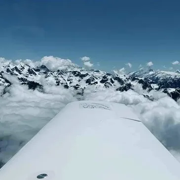 Baptême en Avion ULM près de Briançon - Survol des Écrins Baptême en Avion ULM près de Briançon - Survol des Écrins