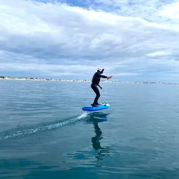 Initiation au Surf Electrique à Foil à Palavas les Flots Initiation au Surf Electrique à Foil à Palavas les Flots