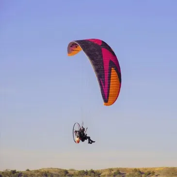 Baptême en Paramoteur près de Bourges - Survol du Berry Baptême en Paramoteur près de Bourges - Survol du Berry