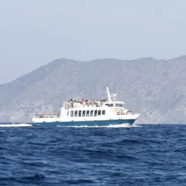 Balade en bateau en région PACA et Corse