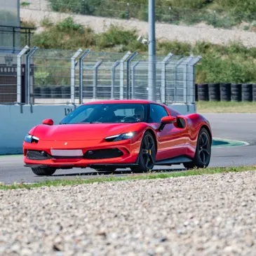 Stage en Ferrari 296 GTB - Circuit de l'Anneau du Rhin Stage en Ferrari 296 GTB - Circuit de l'Anneau du Rhin