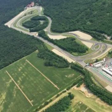 Stage en Ferrari 296 GTB - Circuit de l'Anneau du Rhin en région Alsace Stage en Ferrari 296 GTB - Circuit de l'Anneau du Rhin en région Alsace