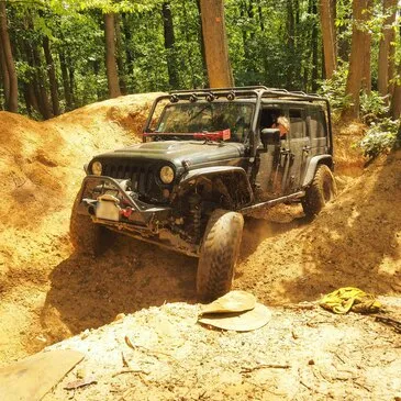 Stade de Pilotage 4x4 près de Mantes-la-Jolie en région Ile-de-France Stade de Pilotage 4x4 près de Mantes-la-Jolie en région Ile-de-France